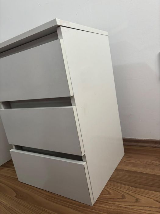 Noptiere albe Ikea