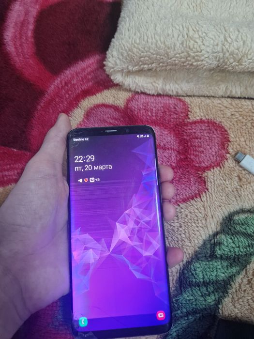 Продам самсунг с9+