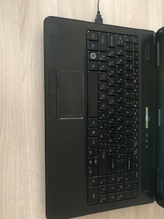 Ноутбук eMachines E525 Торг есть — для учёбы и игр