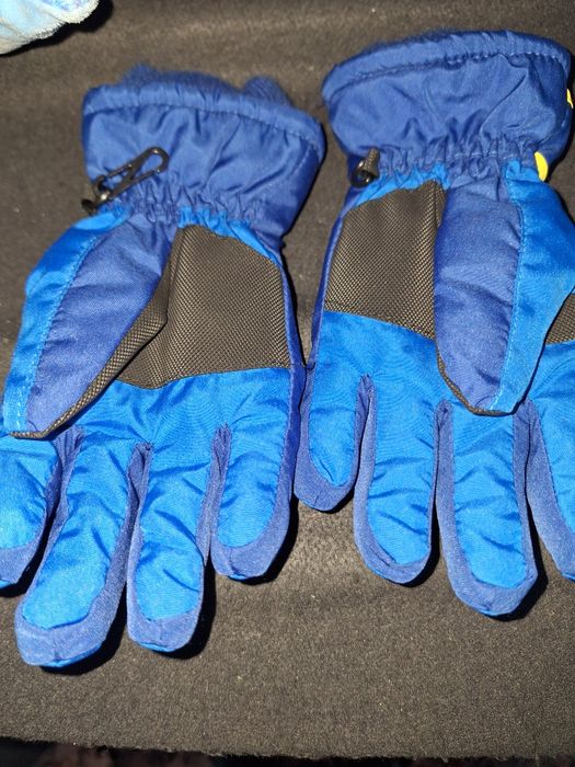 Зимен комплект за ски и др.