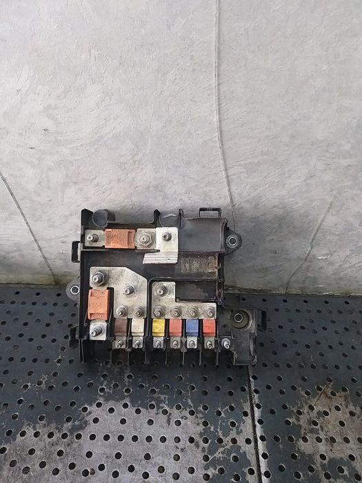 Panou sigurante borna baterie plus iveco daily 6