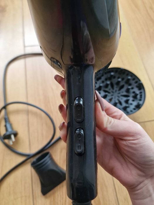 Гребен за изправяне Philips и Сешоар с три приставки