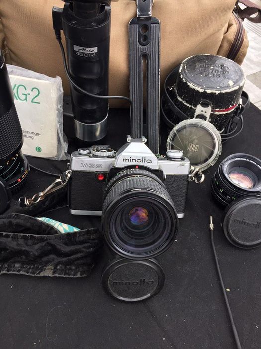 Minolta XG2 – aparat foto pe film 35mm + 2 obiective + blitz