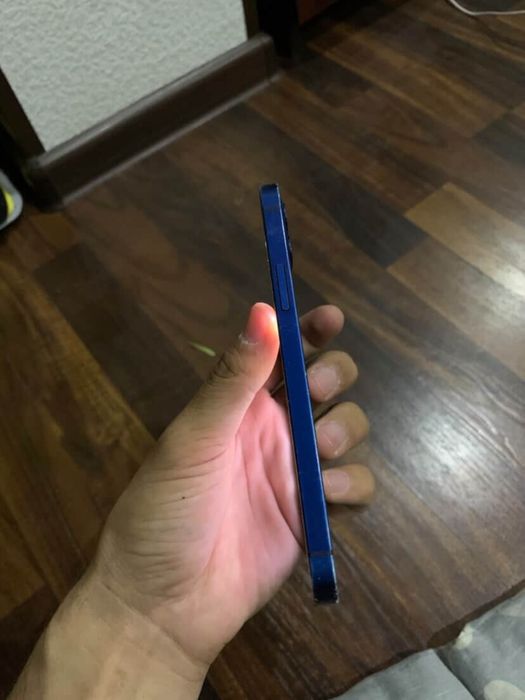 Iphone 12 64 gb holati yaxshi ekran radnoy batareka ham radnoy