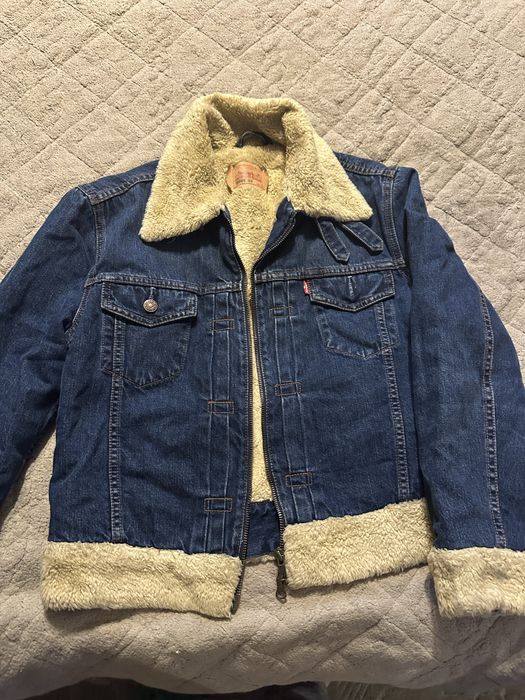 Продам женские куртки