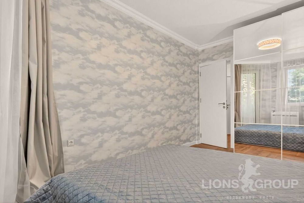 Дава се под наем Тристаен апартамент в Варна, Център - 100 кв.м за 1650 € - Снимка #14