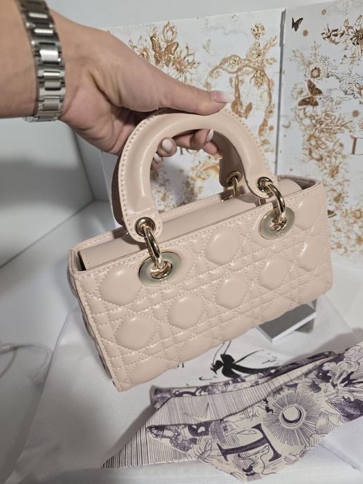 Налична чанта Dior D-Joy Powder Pink