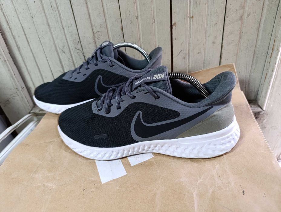 ''Nike Revolution 5''оригинални маратонки 45 номер