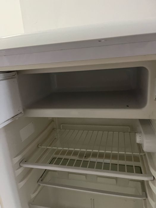 Frigider pentru piese