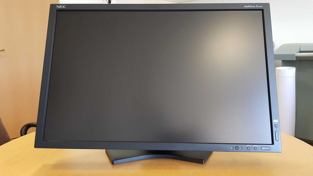 Monitor profesional NEC 24"