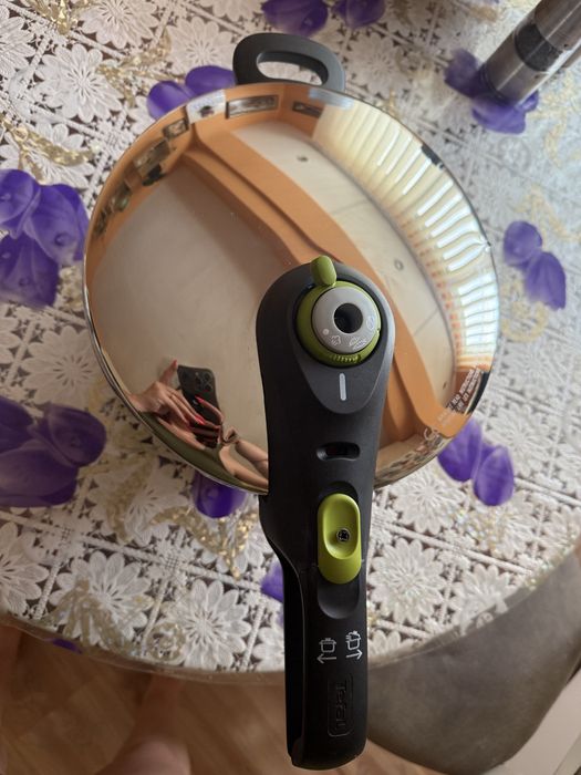 Тенджера под налягане tefal 6литра