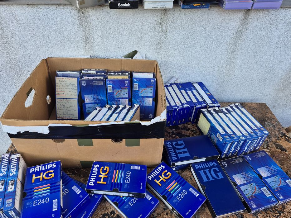 Vând 45 casete video VHS originale,Philips colecție filme 240 minute