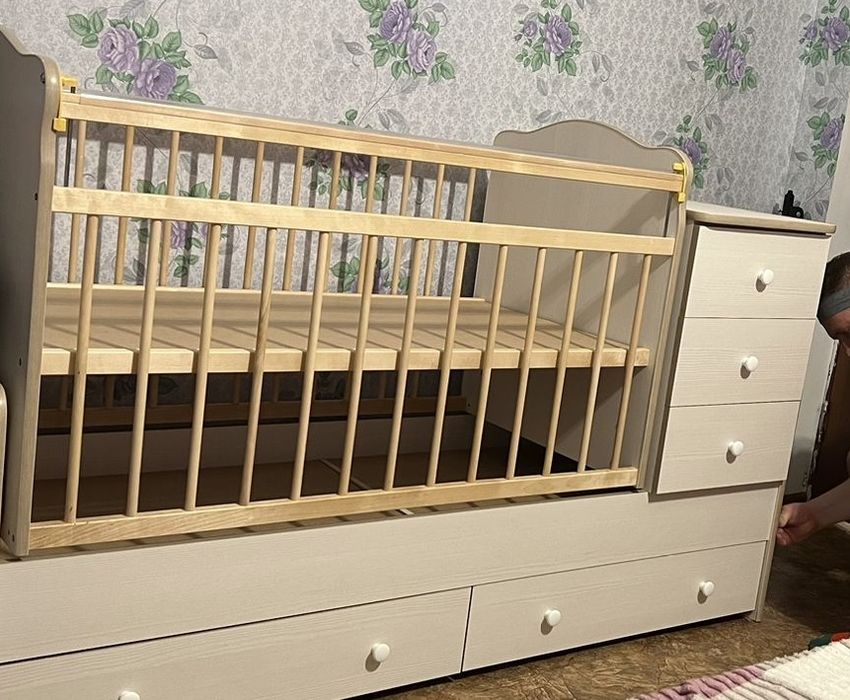 Детская кровать трансформер с комодом