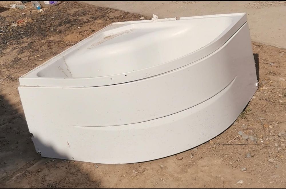 Душевой ванна.         .