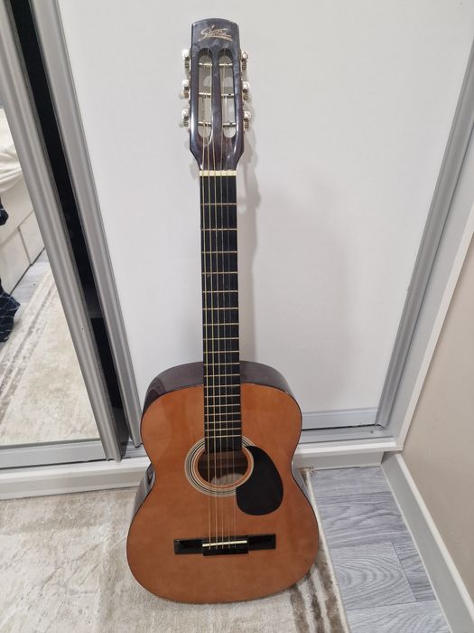 Гитара 6ти струнная