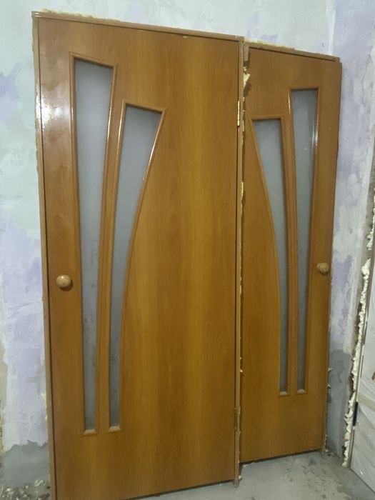 Продам дверь 3-4 ш уки для дачи