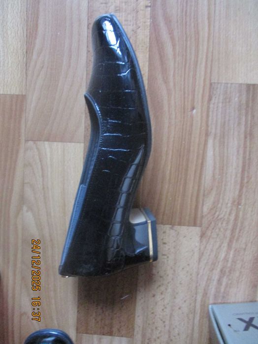 Pantofi de piele naturala nr 37  calitate si genti de piele