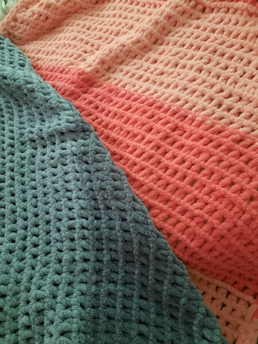 Продам пледы ручной вязки