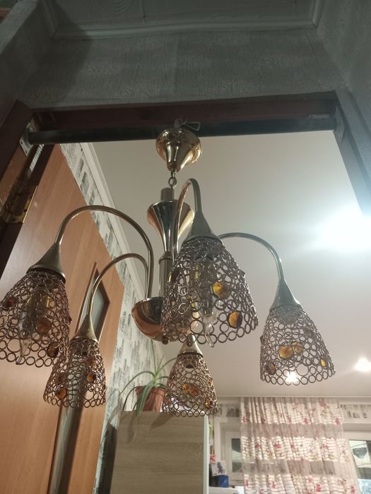 Люстра пятирожковая