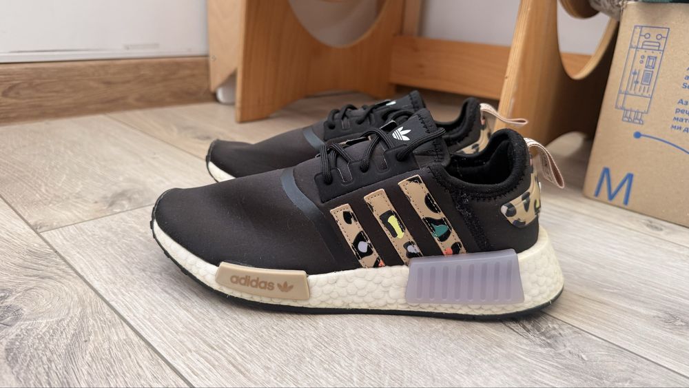 Adidas NMD R1 дамски