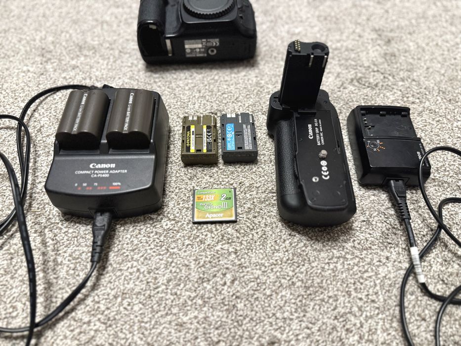 Canon EOS 5D Classic (2 body-uri) + Grip BG-E4 / 2 incarcatoare