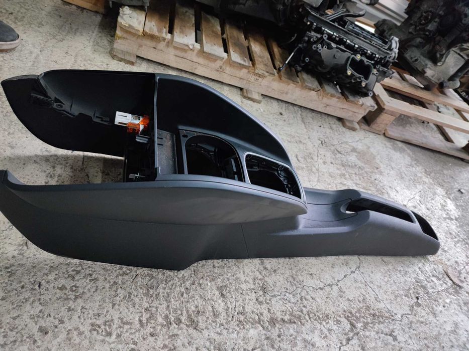 Централна конзола с държач за чаши за Audi A1 Ауди А1 8X