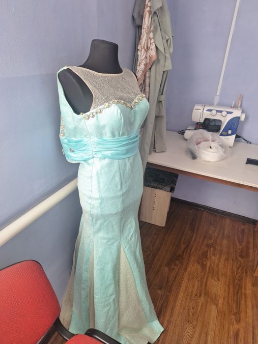 Продам вечернее элегантное платье