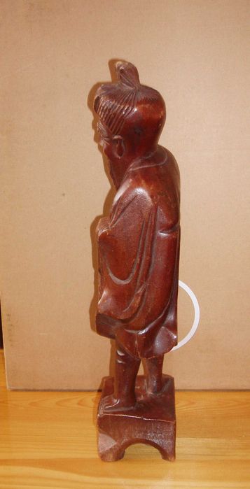 Азиатска дървена фигура.