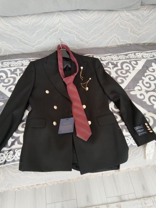 Продается мужской костюм