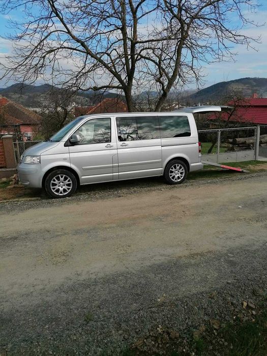 VOLKSWAGEN Multivan