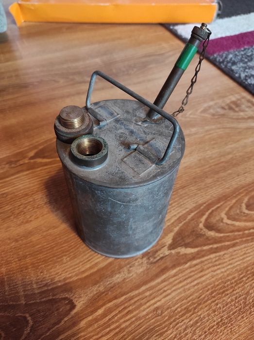 Canistră de cărat petrol lampant