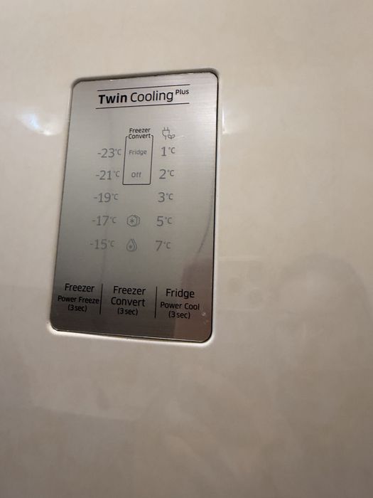 Холодильник Samsung