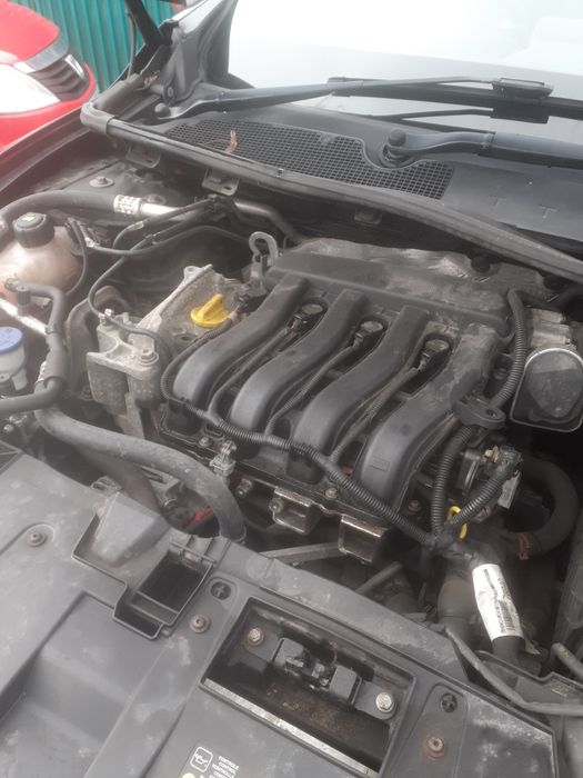 Dezmembrez Megan 3 2011 1.6 benzina