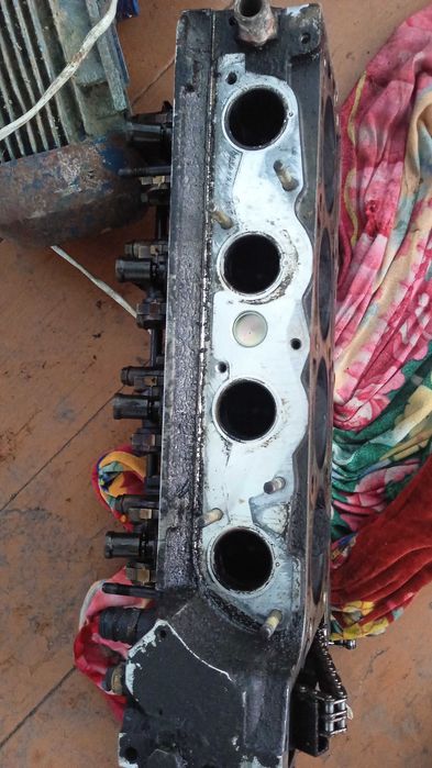 Продам головку Мерседес 190