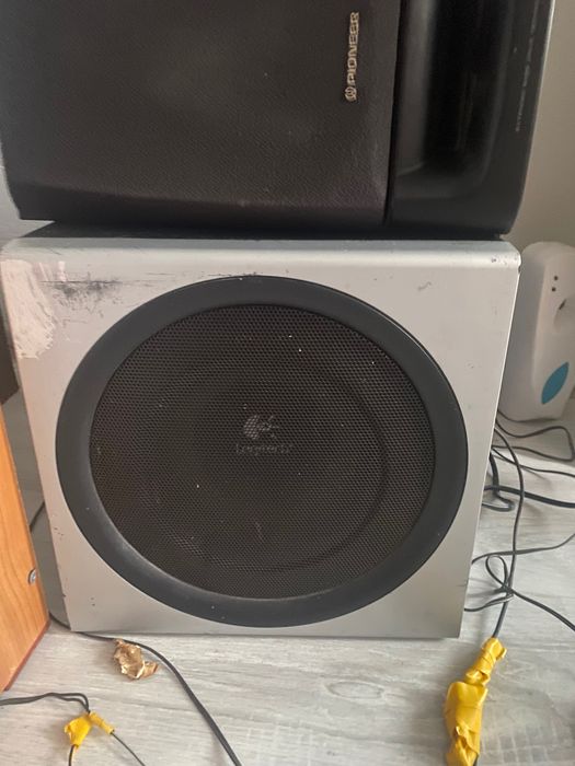 Subwoofer logitech 2300 fără sateliți