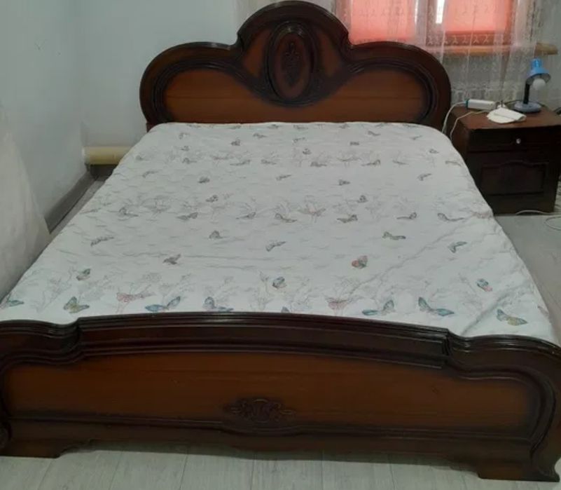 Продам кровать двухместный.