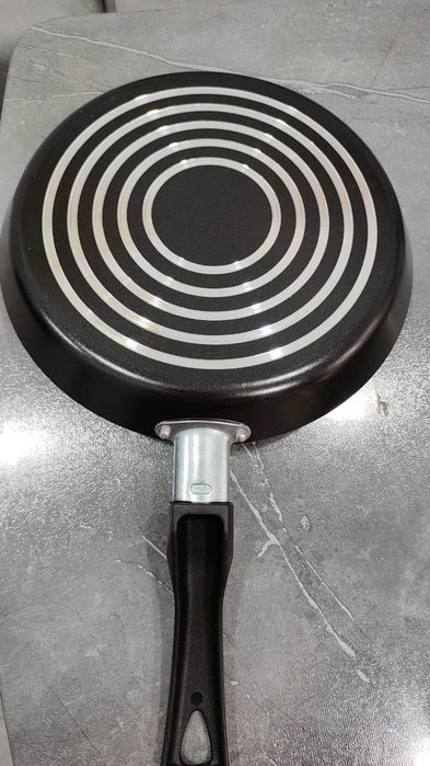 Продается сковородка новая