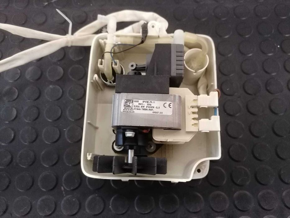 Pompa de vid EPV30.70.11 frigider Hotpoint Ariston , ventilator / R17