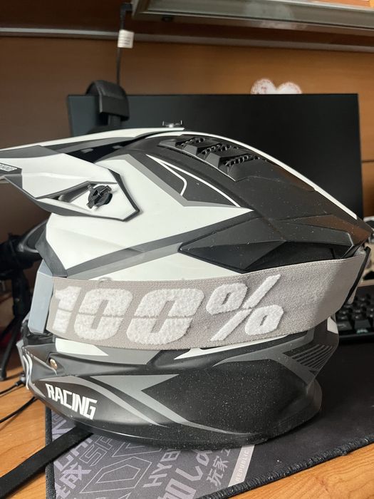 Каска мотокрос черно бяло