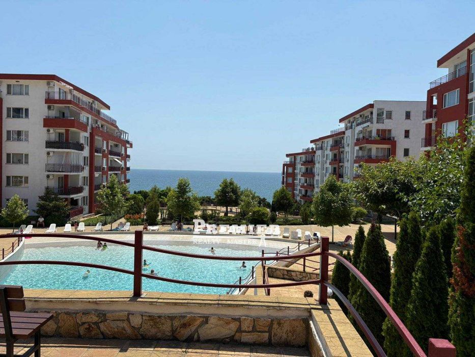 Представяме на вашето внимание двустаен апартамент с морска гледка