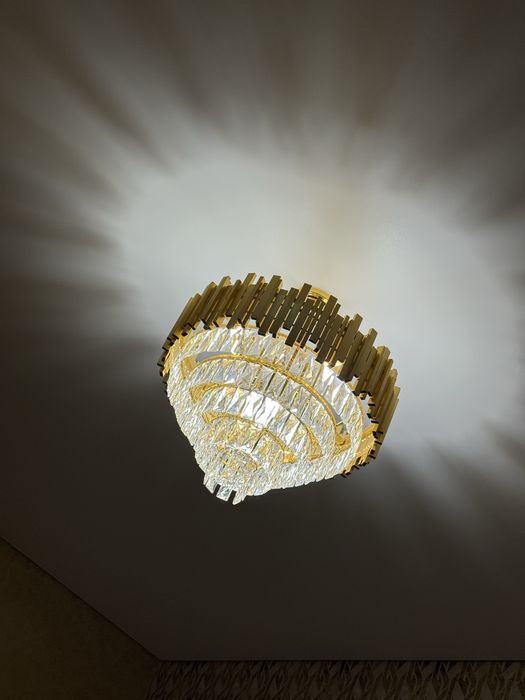 Продам люстру продам