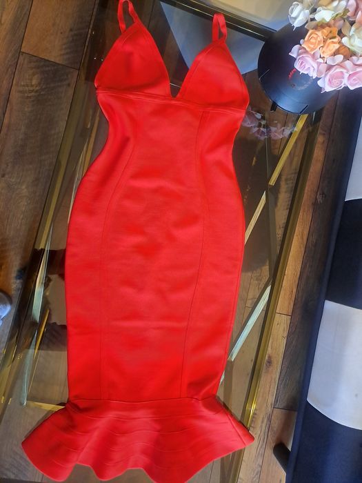 Официални рокли различни размери.