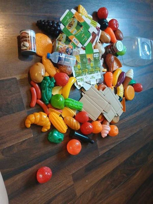 Cutie cu alimente plastic