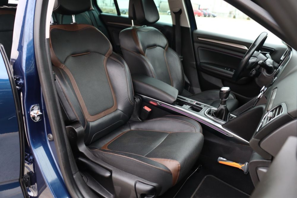 Renault Megane 12 TCE Serie Signarure S