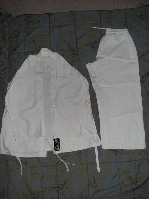 Costum karate pentru copii