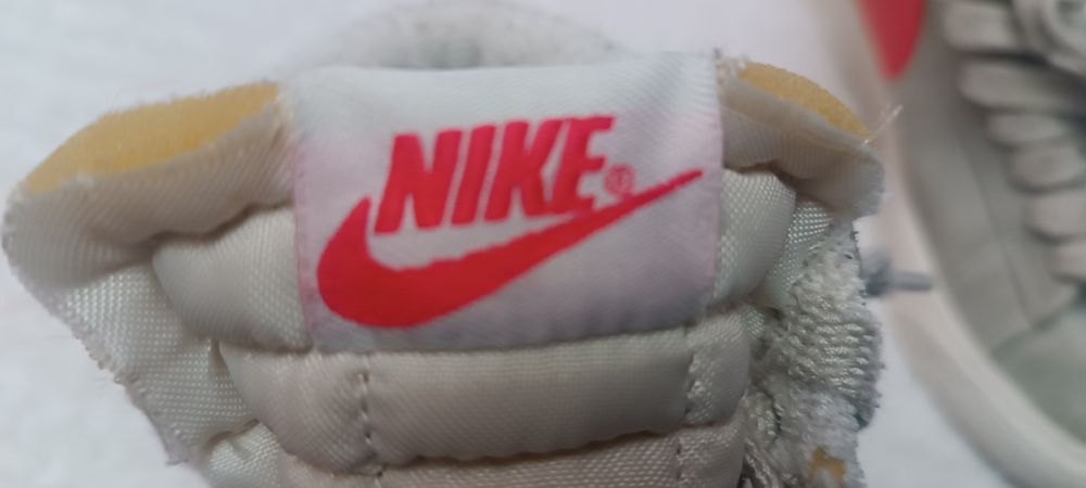 Adidași. Ghete. Nike