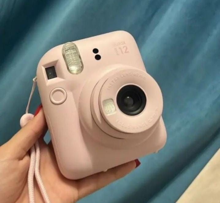 Фотоапарат instax