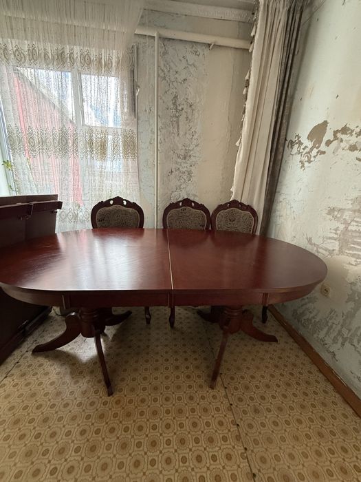 Продам стол и 6 стулья