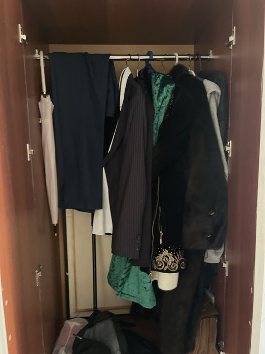 Шкаф, тумбочки.