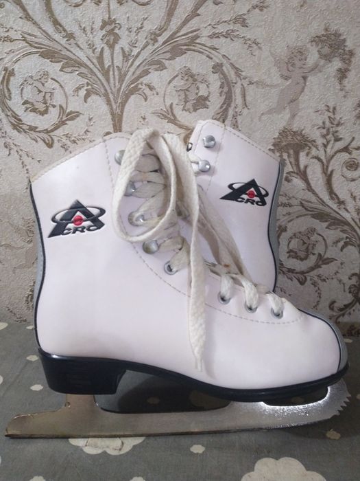 Коньки для девочки 8-10 лет5000тг